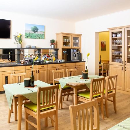 Landhaus Storch - Pension Gänserndorf Kültér fotó
