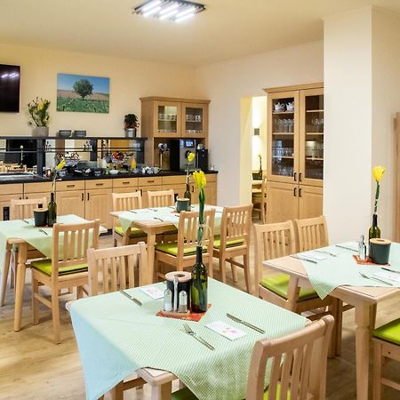 Landhaus Storch - Pension Gänserndorf Kültér fotó