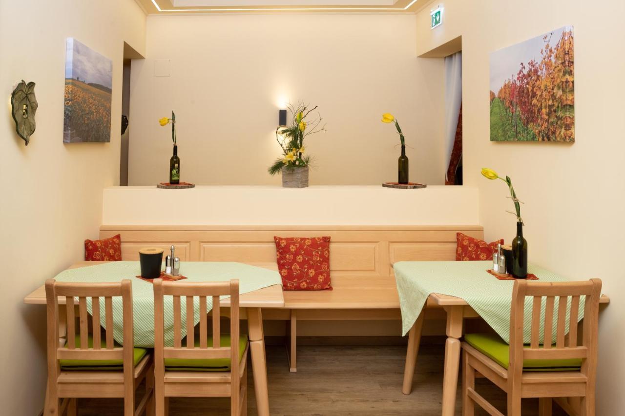Landhaus Storch - Pension Gänserndorf Kültér fotó